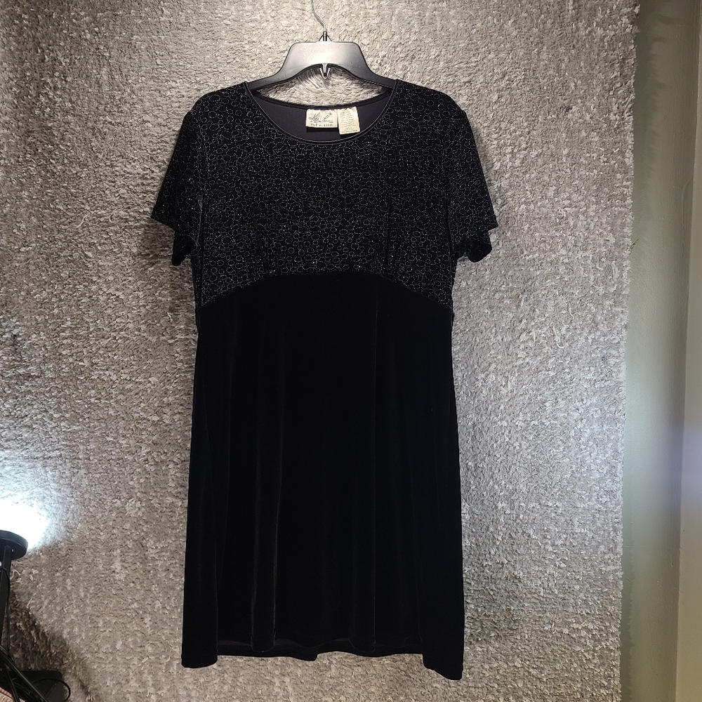 Vintage Kathie Lee Collection Black Velvet Shift Dress Short Sleeve Polyester L